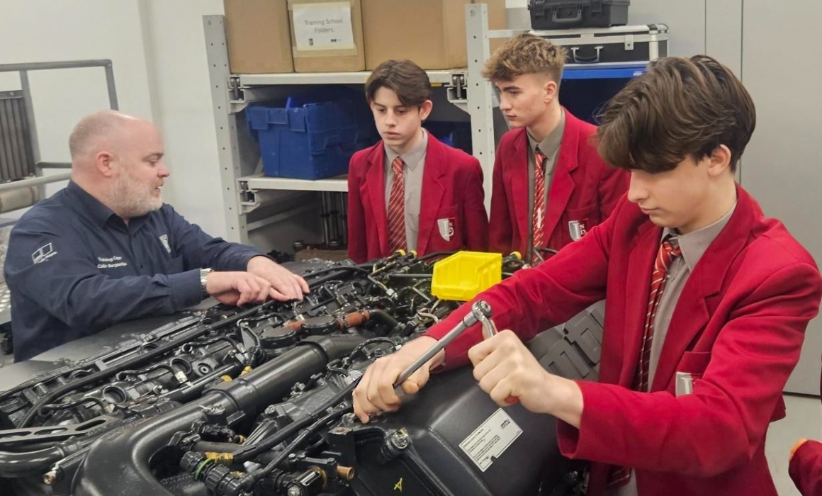 Year 10 Students Meet Rolls Royce Engineers